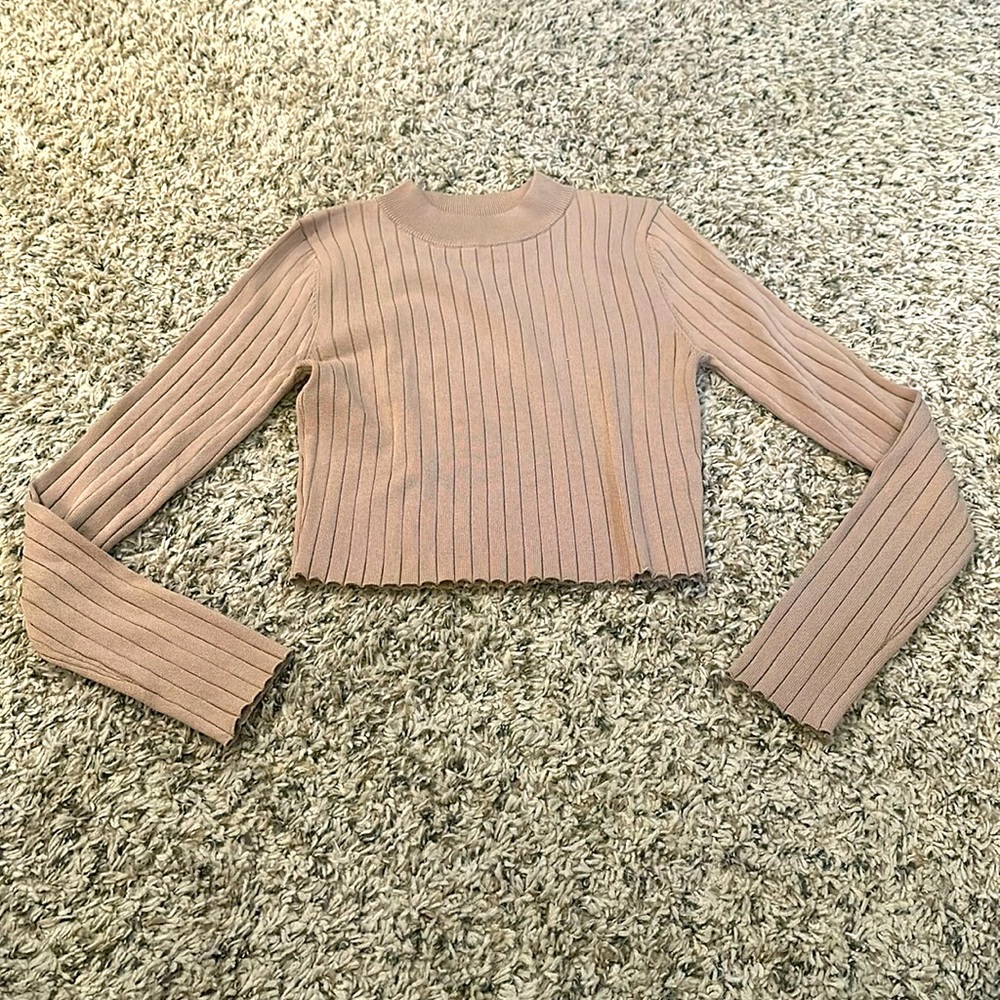 Ribbed long sleeve crop top